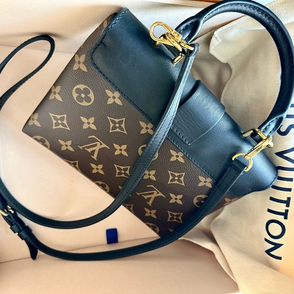 Authentic Louis Vuitton locky BB Bag - Picture 4 of 10
